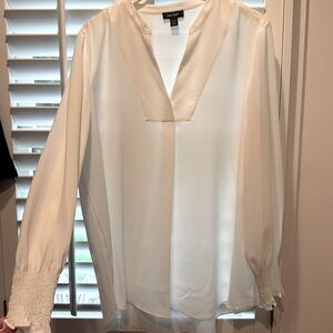 Lord and Taylor, White large tunic with scrunched ruffle sleeves size large